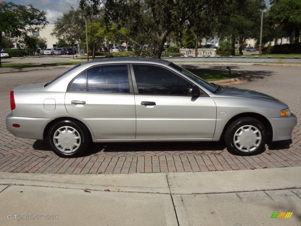 2000 Mirage DE Sedan - Munich Silver Metallic / Gray photo #4