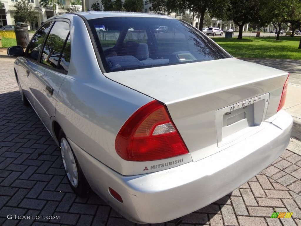2000 Mirage DE Sedan - Munich Silver Metallic / Gray photo #7