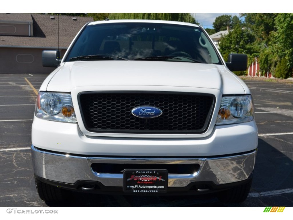 2006 F150 XLT SuperCrew 4x4 - Oxford White / Medium/Dark Flint photo #2