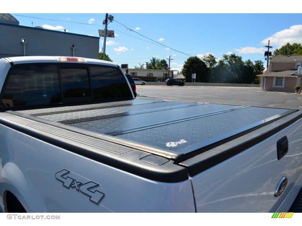 2006 F150 XLT SuperCrew 4x4 - Oxford White / Medium/Dark Flint photo #25