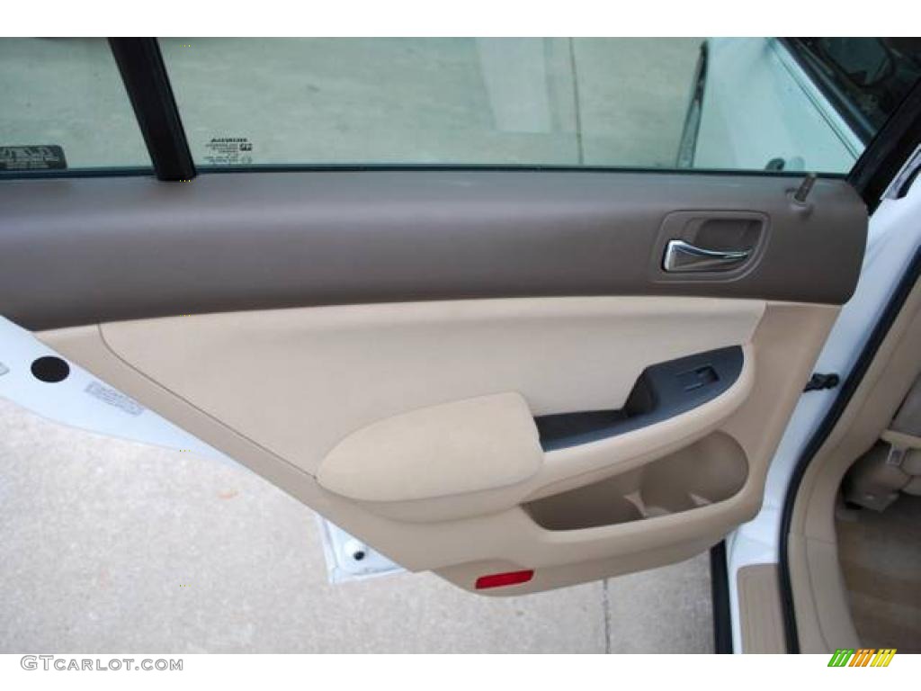 2007 Accord Value Package Sedan - Taffeta White / Ivory photo #26