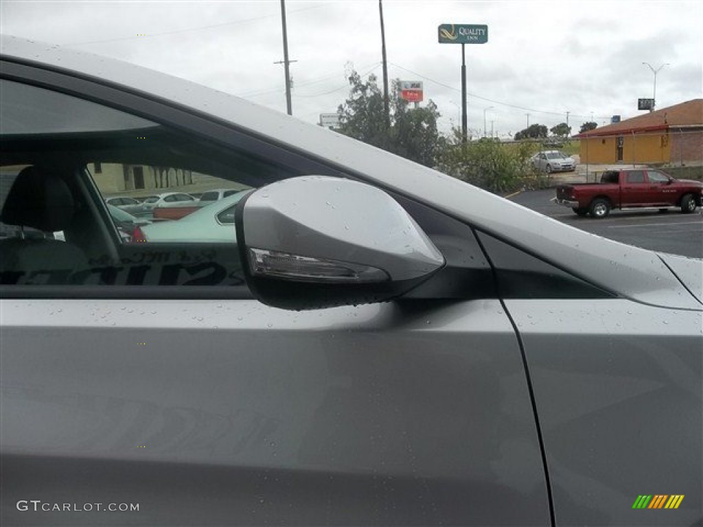 2013 Elantra Limited - Shimmering Air Silver / Black photo #5