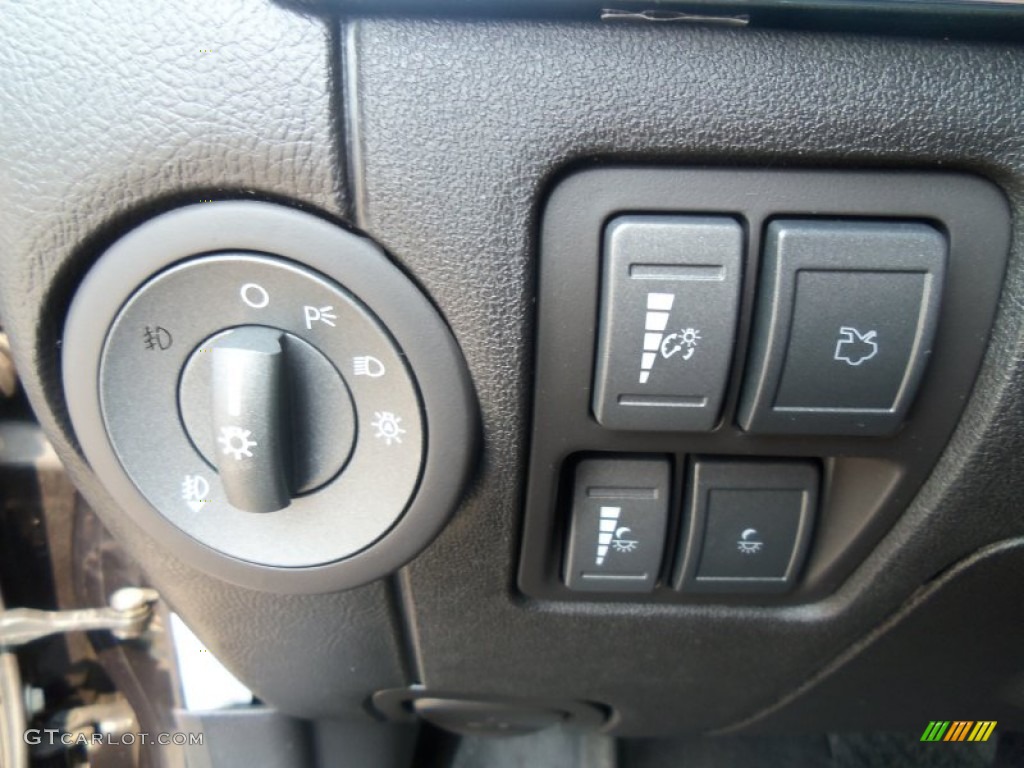 2010 Lincoln MKZ AWD Controls Photo #70904077