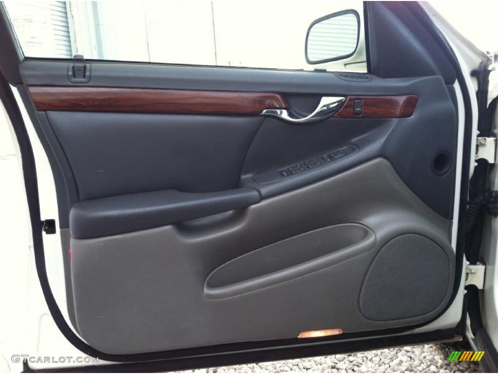 2000 Cadillac DeVille Sedan Pewter Door Panel Photo #70905451