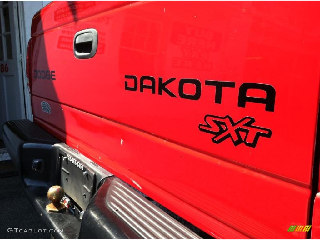 2004 Dakota SXT Quad Cab 4x4 - Flame Red / Dark Slate Gray photo #10