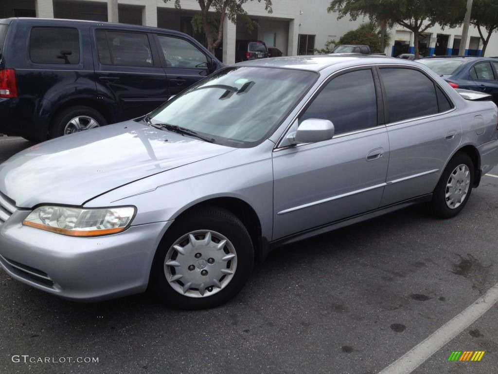 2002 Accord LX Sedan - Satin Silver Metallic / Quartz Gray photo #2