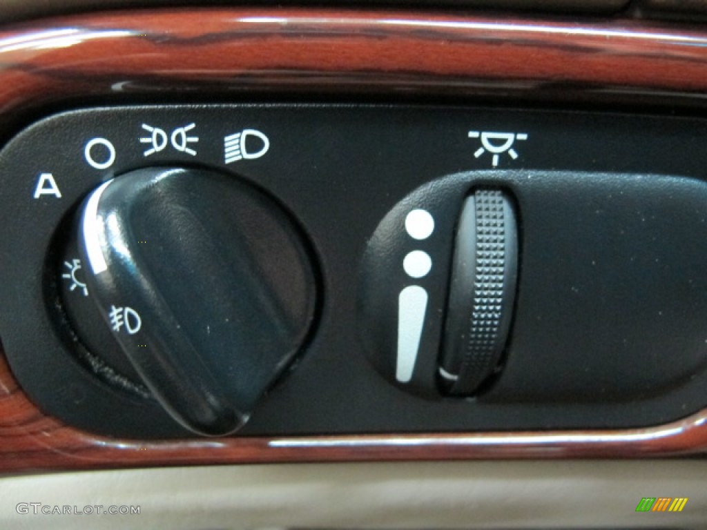 2000 Chrysler LHS Standard LHS Model Controls Photo #70911894