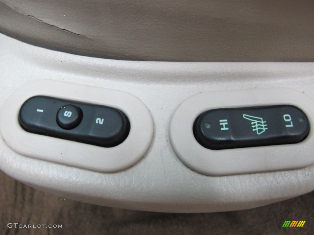 2000 Chrysler LHS Standard LHS Model Controls Photo #70911928