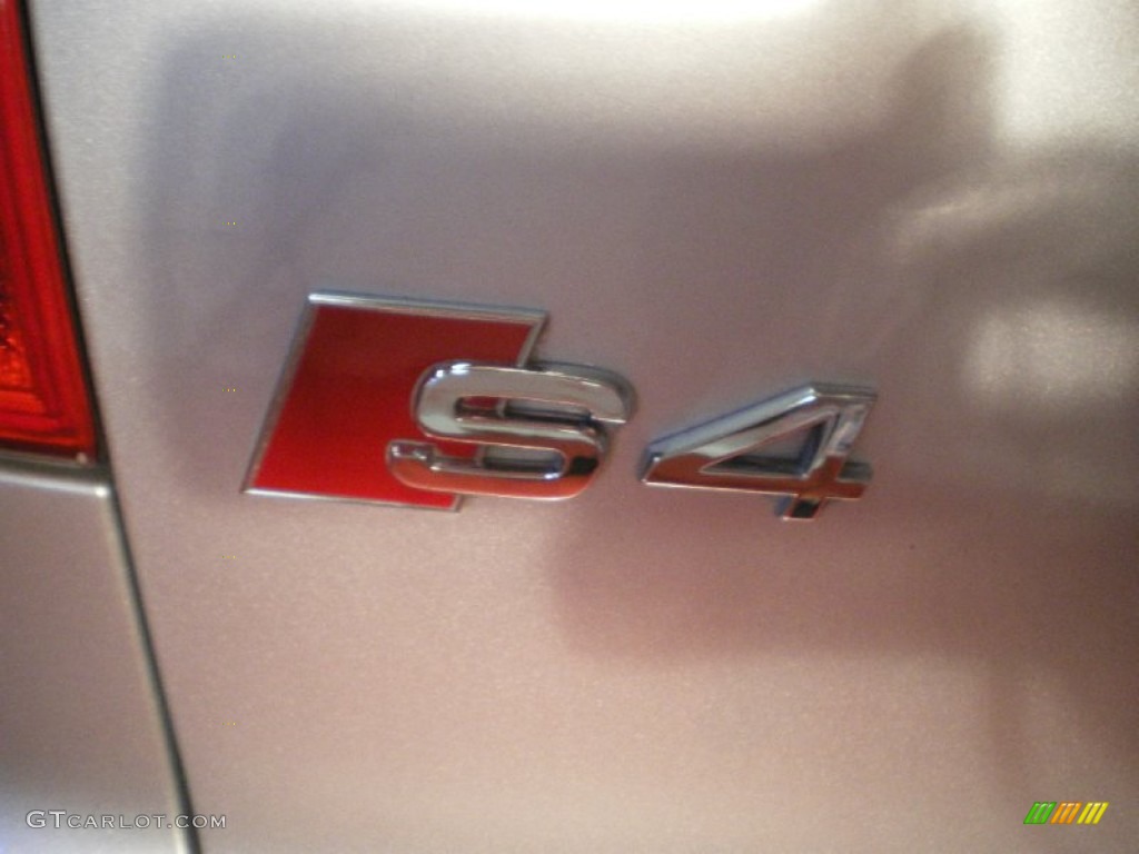 2005 Audi S4 4.2 quattro Sedan Marks and Logos Photos
