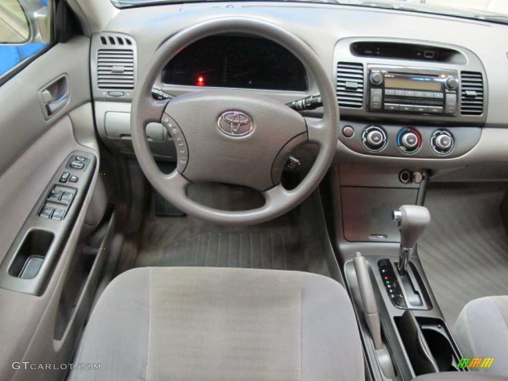 2006 Toyota Camry LE Stone Gray Dashboard Photo #70913704