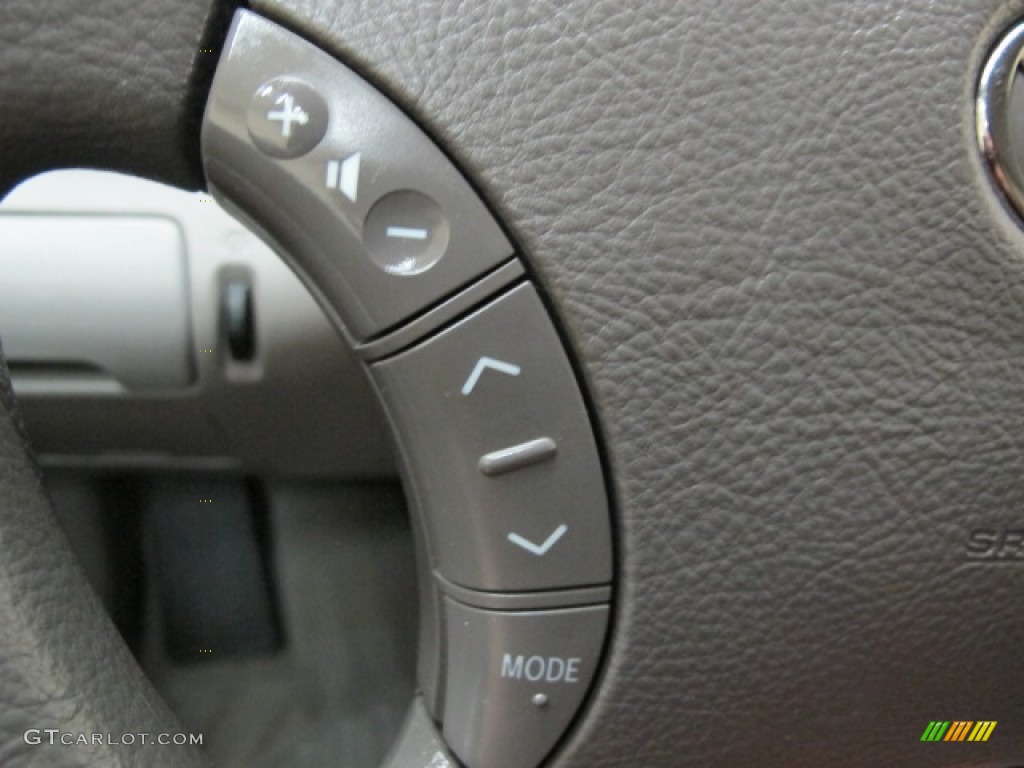 2006 Toyota Camry LE Controls Photo #70913797