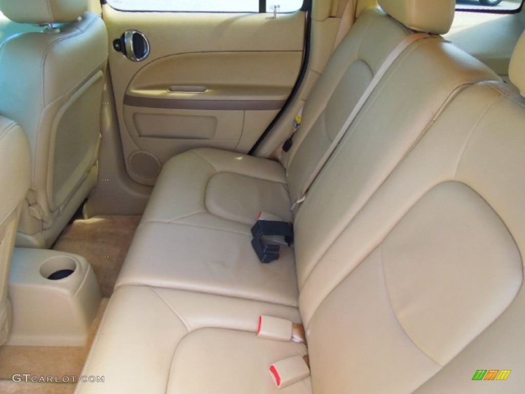 2006 HHR LT - Summit White / Cashmere Beige photo #16