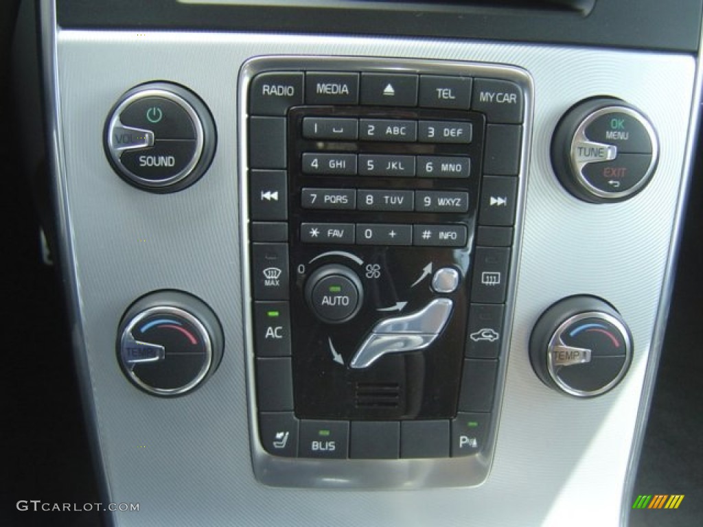 2013 Volvo S60 R-Design AWD Controls Photo #70919893