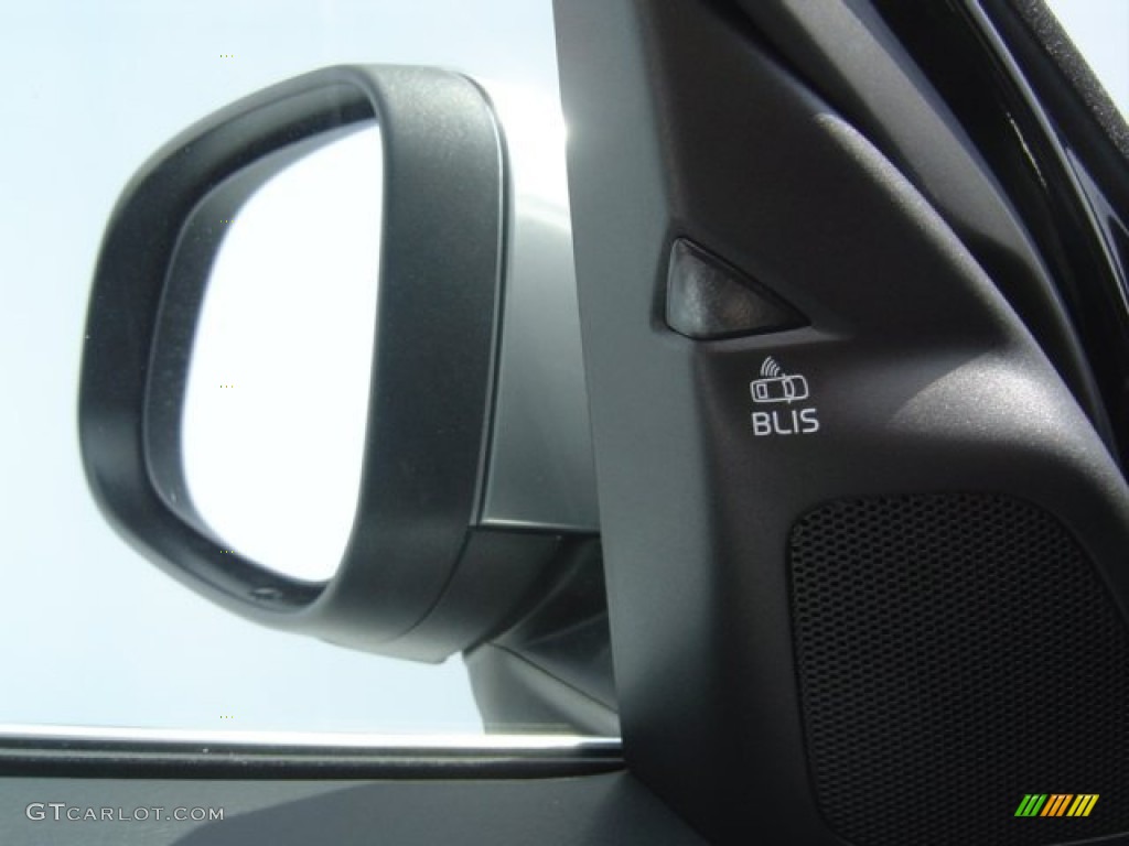 2013 S60 R-Design AWD - Black Sapphire Metallic / R Design Black photo #20