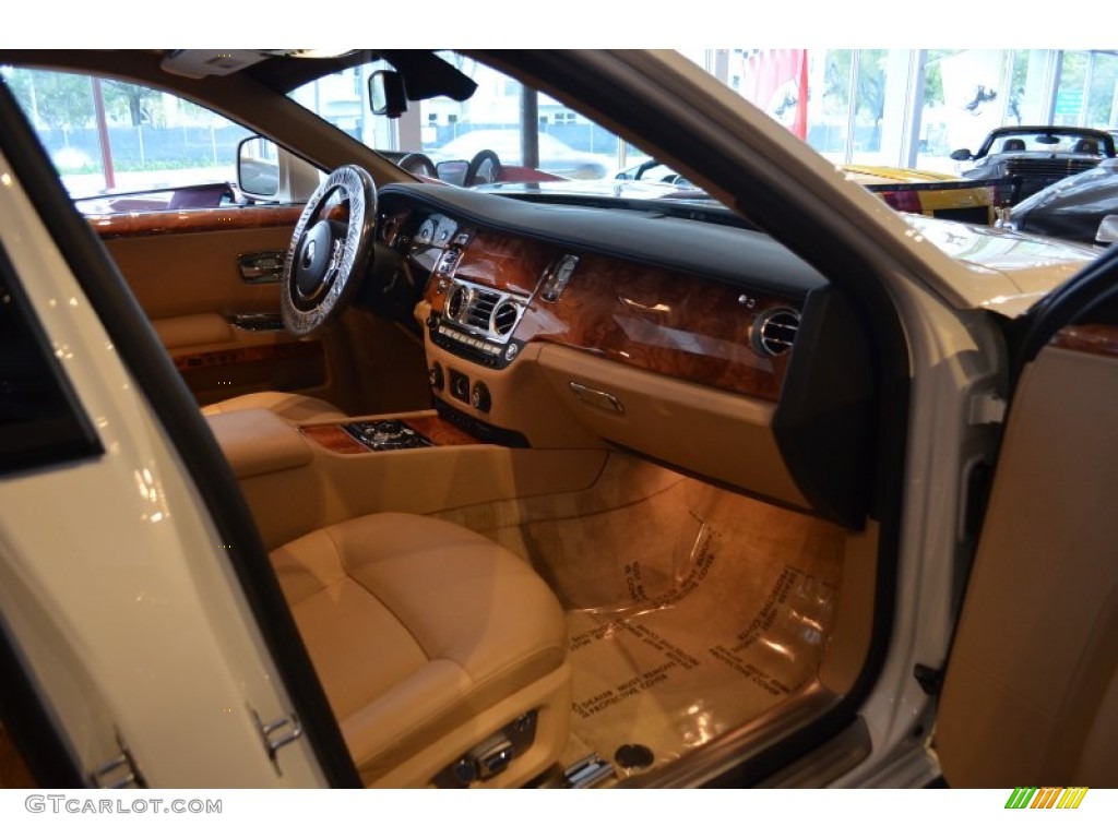 2010 Rolls-Royce Ghost Standard Ghost Model Creme Light Dashboard Photo #70926169
