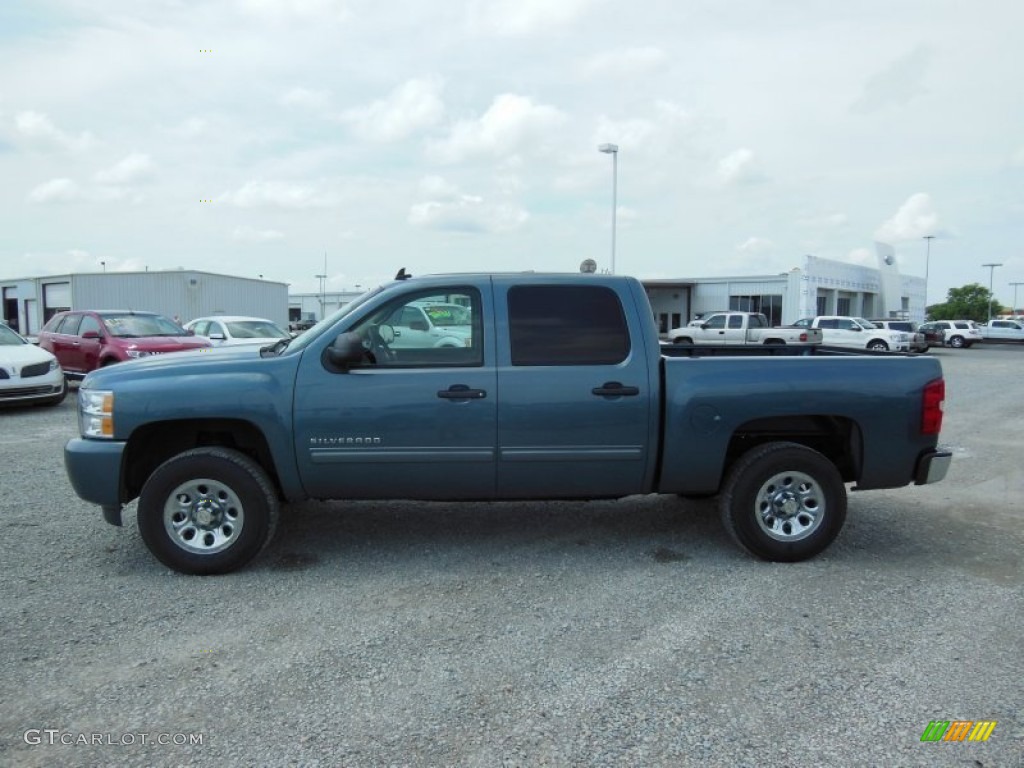 2010 Silverado 1500 LS Crew Cab 4x4 - Blue Granite Metallic / Dark Titanium photo #5