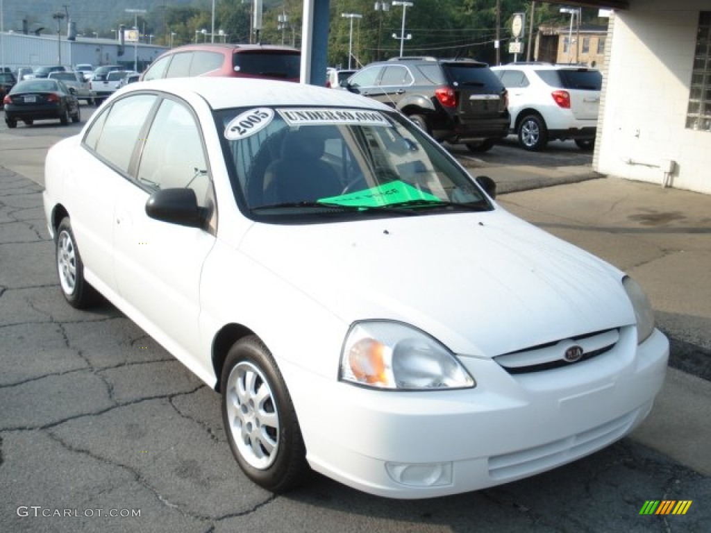 2005 Rio Sedan - Polar White / Gray photo #2