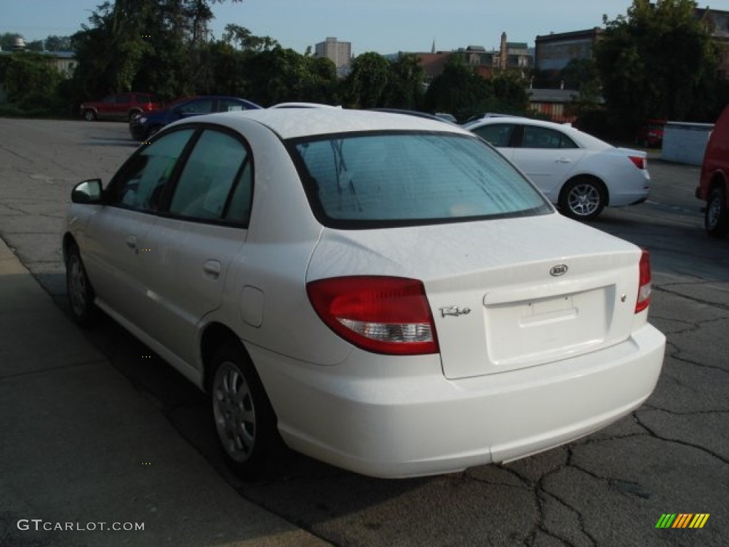 2005 Rio Sedan - Polar White / Gray photo #5