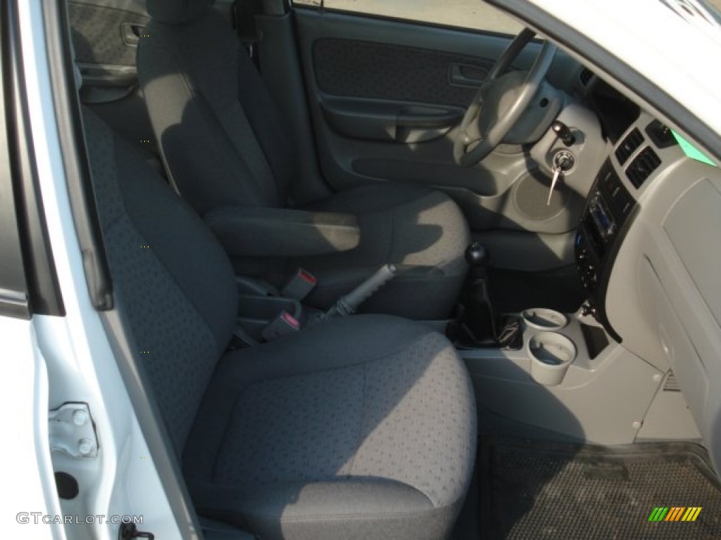 2005 Rio Sedan - Polar White / Gray photo #24