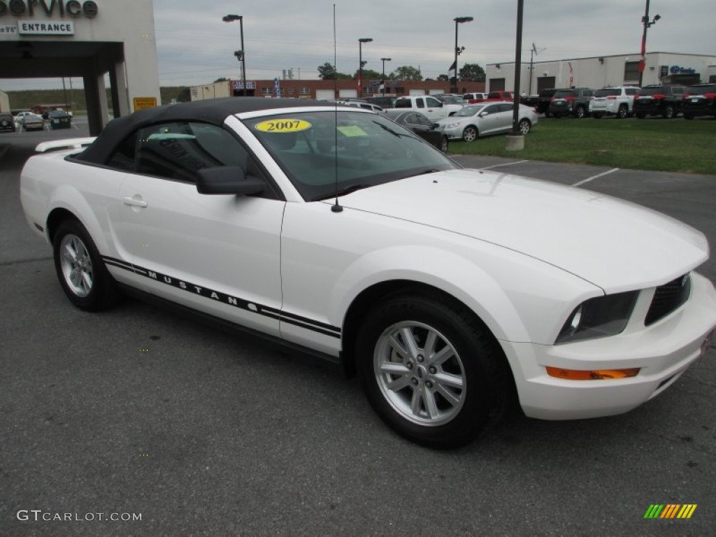 2007 Mustang V6 Deluxe Convertible - Performance White / Dark Charcoal photo #7