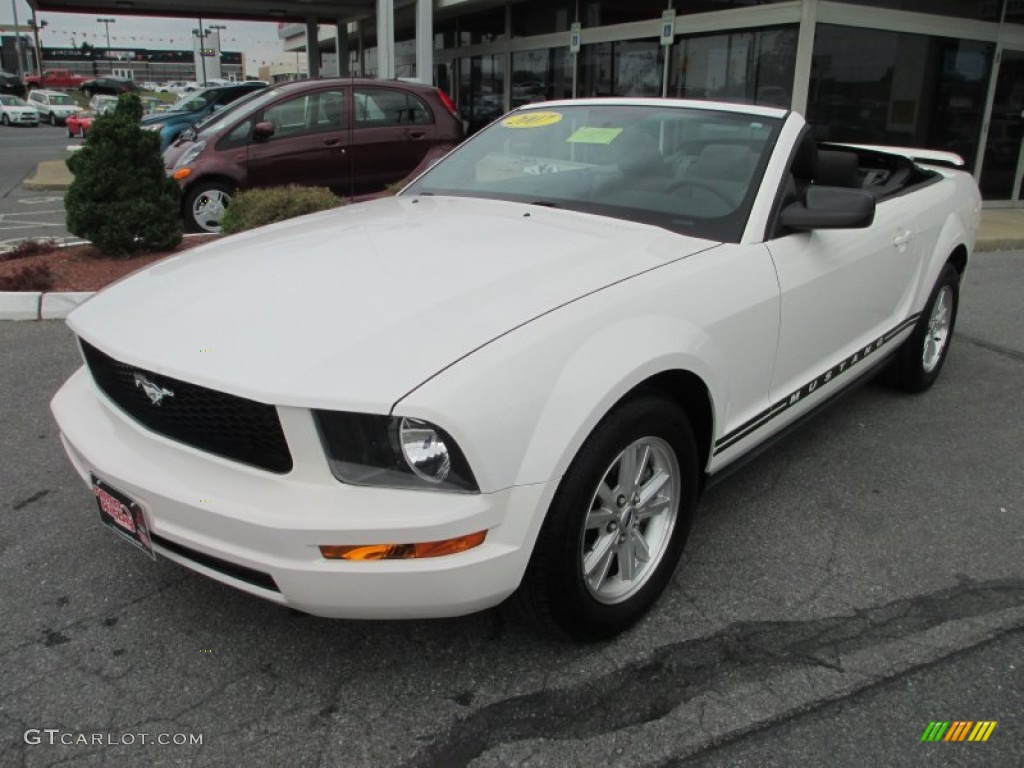 2007 Mustang V6 Deluxe Convertible - Performance White / Dark Charcoal photo #9