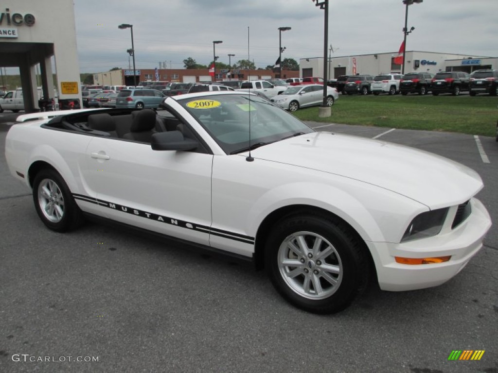 2007 Mustang V6 Deluxe Convertible - Performance White / Dark Charcoal photo #15