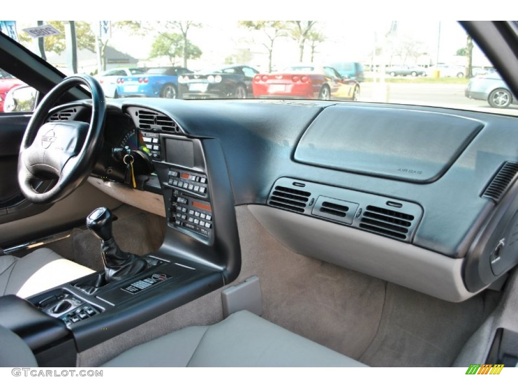 1996 Chevrolet Corvette Convertible Light Gray Dashboard Photo #70935274