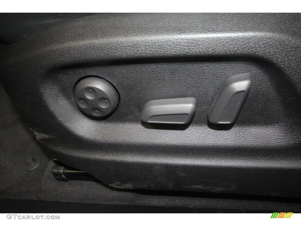 2010 Audi Q5 3.2 quattro Controls Photo #70938394