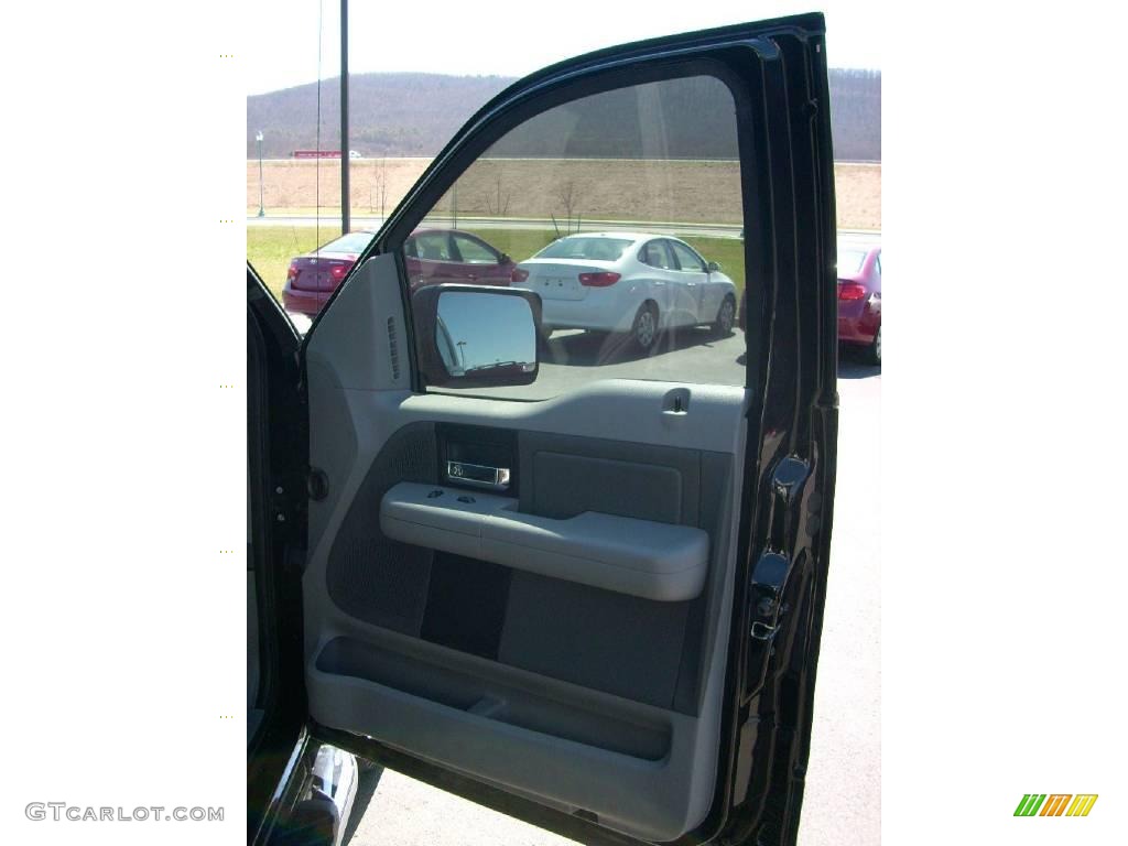 2006 F150 XLT SuperCrew 4x4 - Black / Medium/Dark Flint photo #26