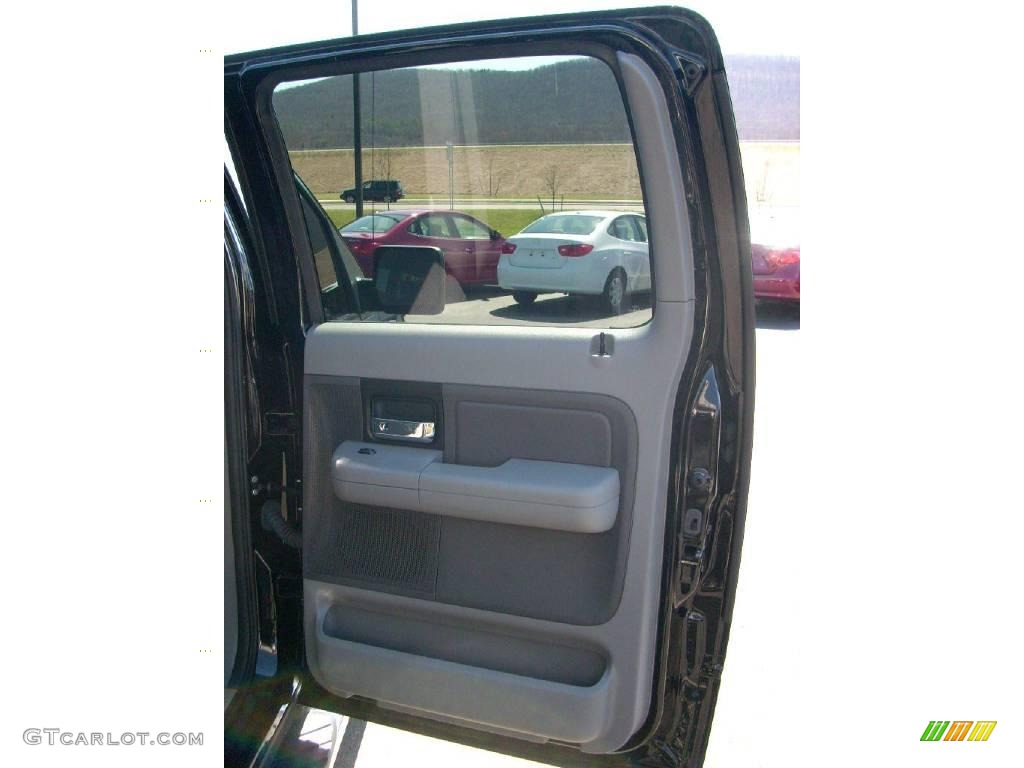 2006 F150 XLT SuperCrew 4x4 - Black / Medium/Dark Flint photo #28
