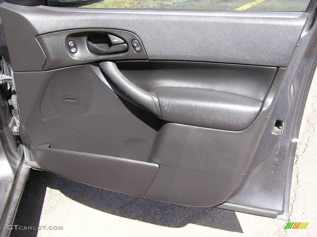 2006 Focus ZX5 SE Hatchback - Liquid Grey Metallic / Dark Flint/Light Flint photo #14