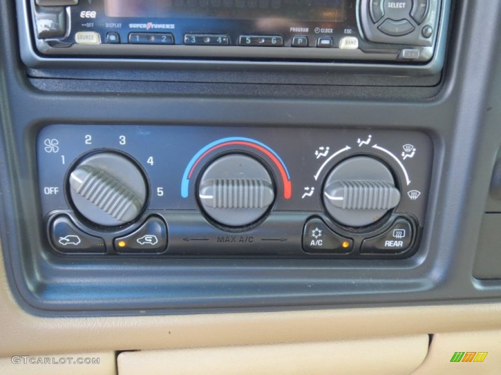 2000 Chevrolet Suburban 2500 LT 4x4 Controls Photo #70943953