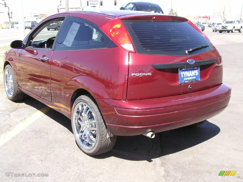 2006 Focus ZX3 S Hatchback - Dark Toreador Red Metallic / Charcoal/Charcoal photo #2