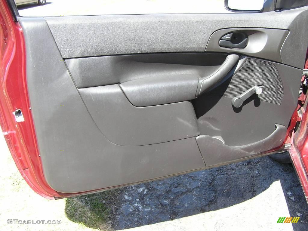 2006 Focus ZX3 S Hatchback - Dark Toreador Red Metallic / Charcoal/Charcoal photo #10