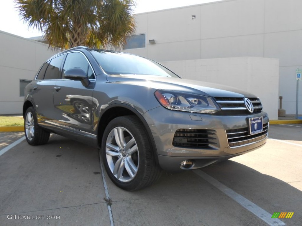 2013 Touareg TDI Executive 4XMotion - Canyon Gray Metallic / Black Anthracite photo #1