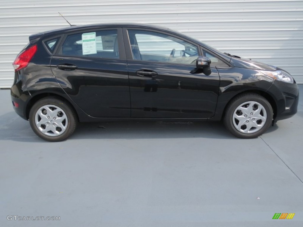 2013 Fiesta SE Hatchback - Tuxedo Black / Charcoal Black/Light Stone photo #2