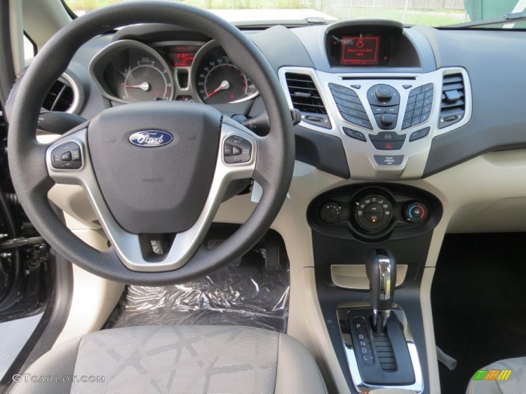 2013 Ford Fiesta SE Hatchback Charcoal Black/Light Stone Dashboard Photo #70947799