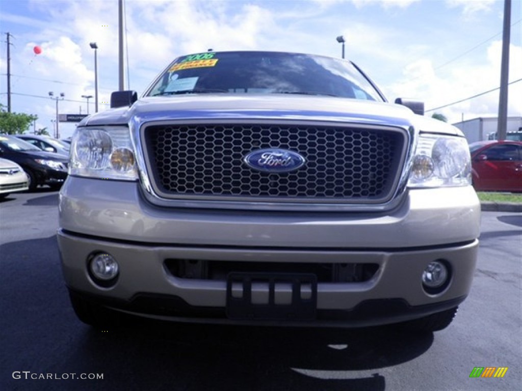 2006 F150 Lariat SuperCrew - Smokestone Metallic / Tan photo #5