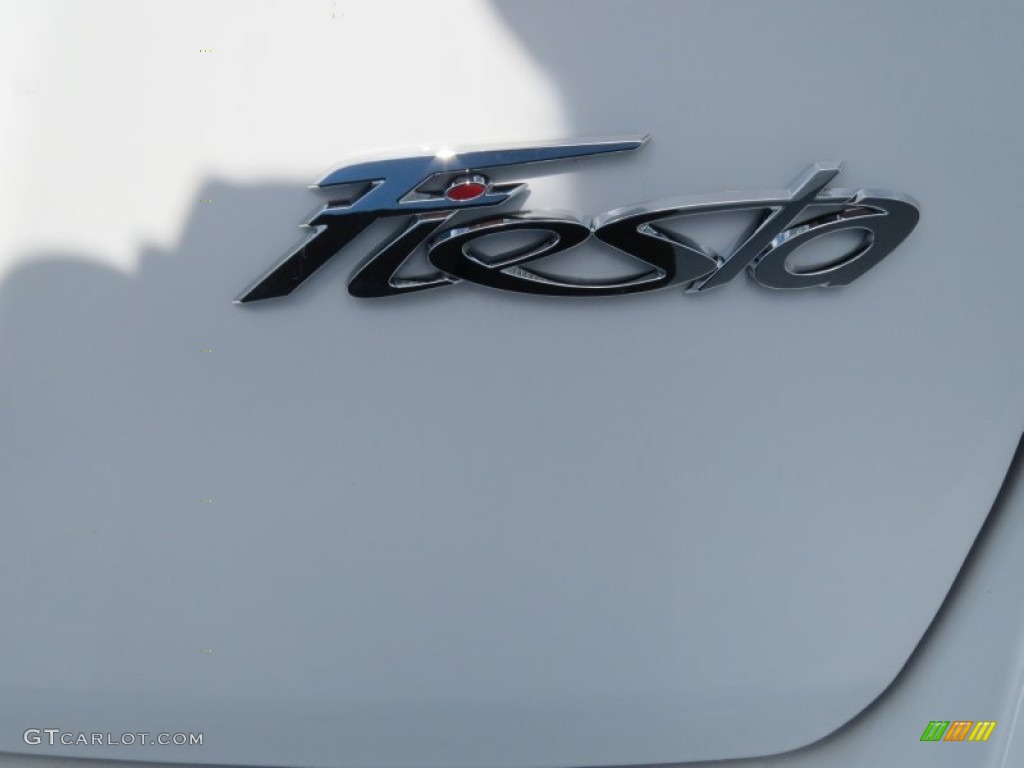 2013 Fiesta SE Sedan - Oxford White / Charcoal Black photo #14