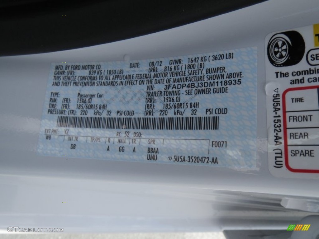 2013 Fiesta SE Sedan - Oxford White / Charcoal Black photo #32