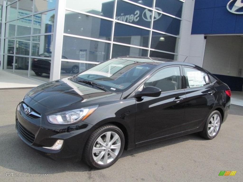 2013 Accent GLS 4 Door - Ultra Black / Gray photo #1