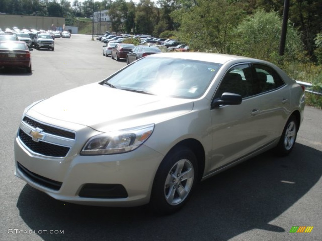 2013 Malibu LS - Champagne Silver Metallic / Jet Black/Titanium photo #4