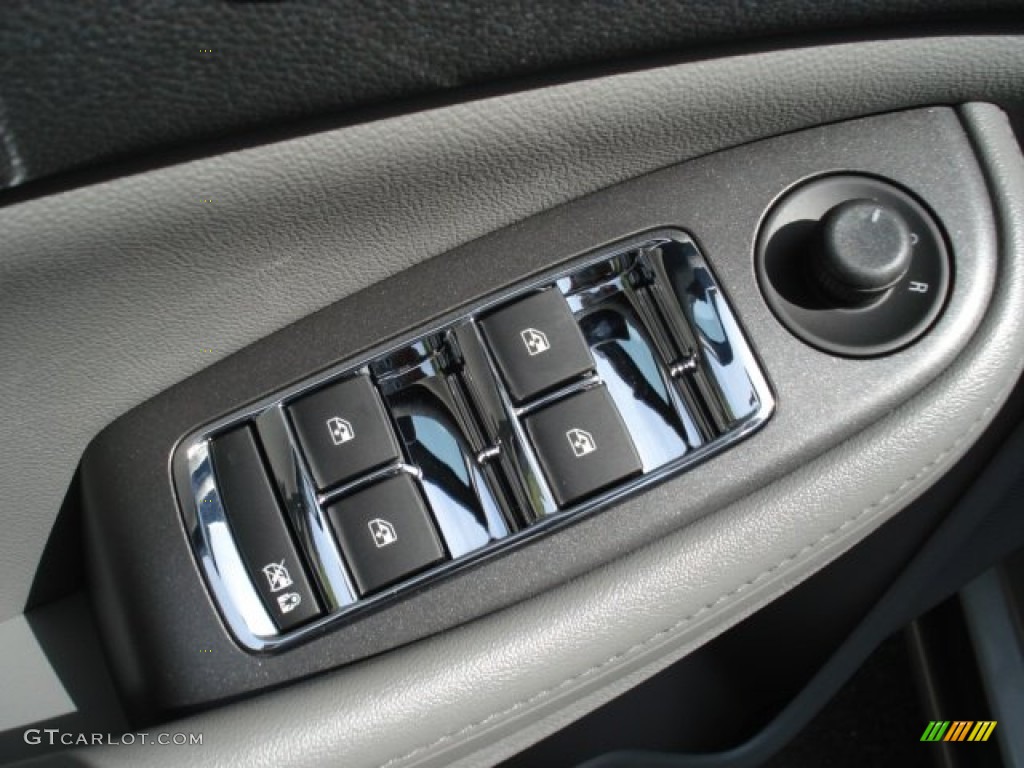 2013 Malibu LS - Champagne Silver Metallic / Jet Black/Titanium photo #15