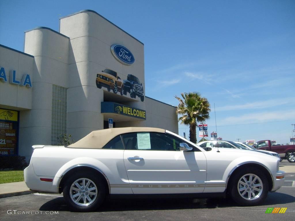 2007 Mustang V6 Deluxe Convertible - Performance White / Medium Parchment photo #2