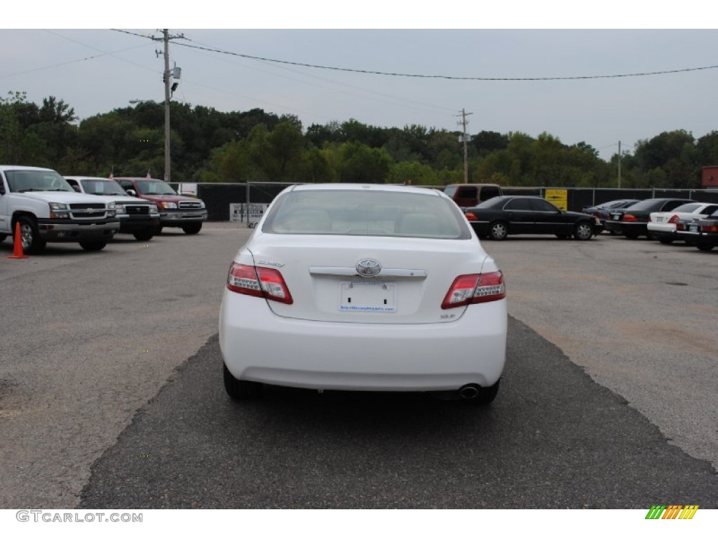 2010 Camry XLE - Super White / Ash Gray photo #4