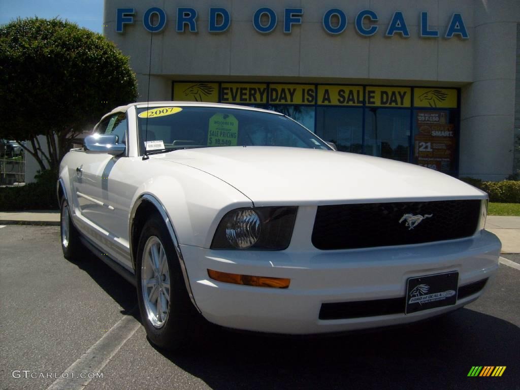 2007 Mustang V6 Deluxe Convertible - Performance White / Medium Parchment photo #9