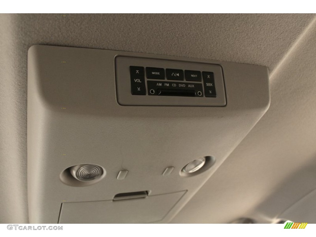 2008 Nissan Titan SE Crew Cab 4x4 Controls Photo #70960741