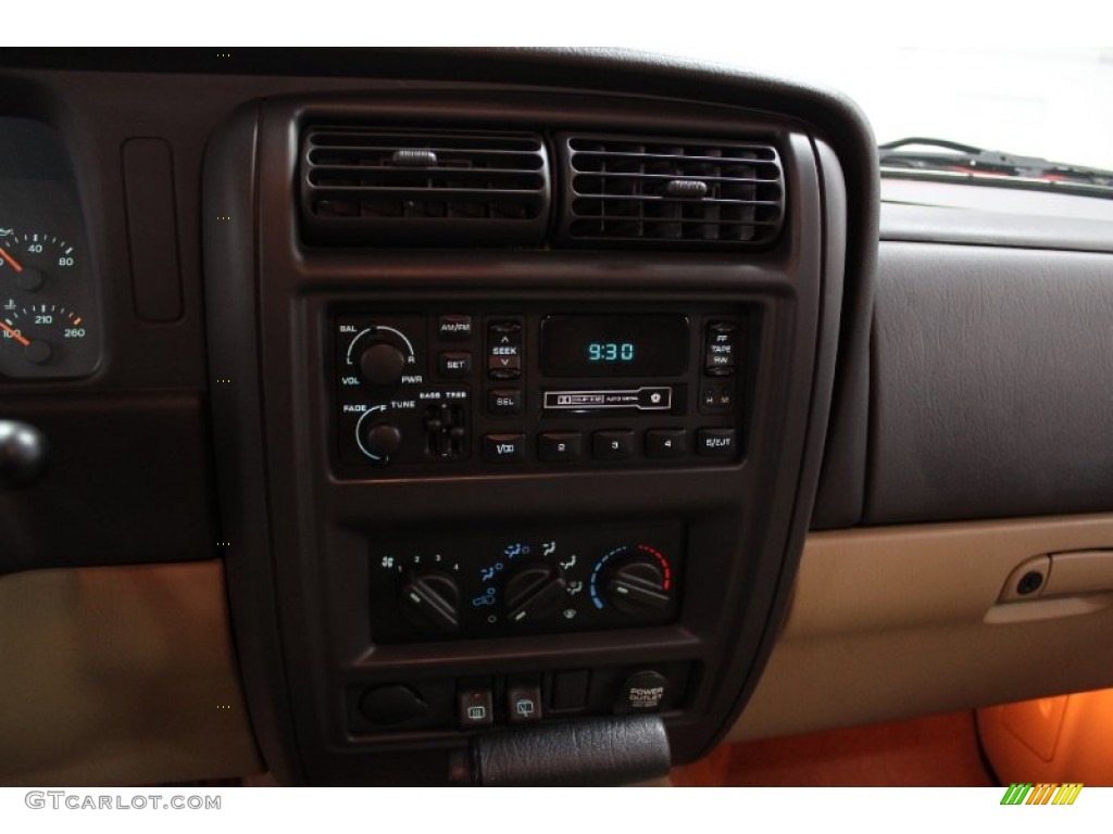 1999 Cherokee Sport 4x4 - Chili Pepper Red Pearl / Camel photo #69