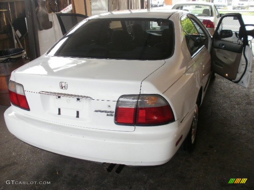 1996 Accord LX Sedan - Frost White / Beige photo #1