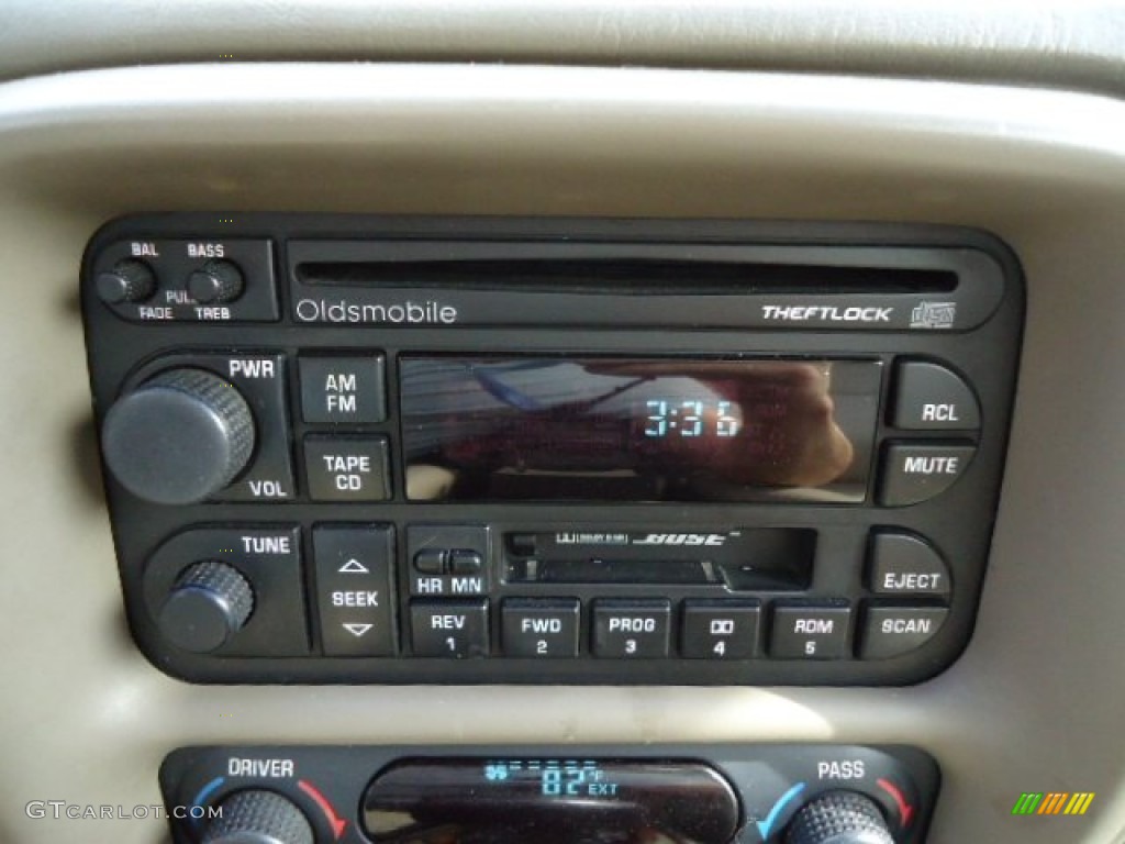 2001 Oldsmobile Intrigue GLS Audio System Photos